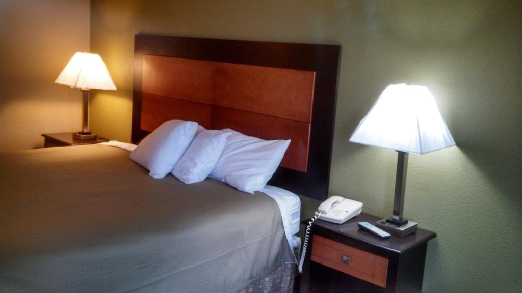 Relax Inn Heth Shell Lake Quarto foto