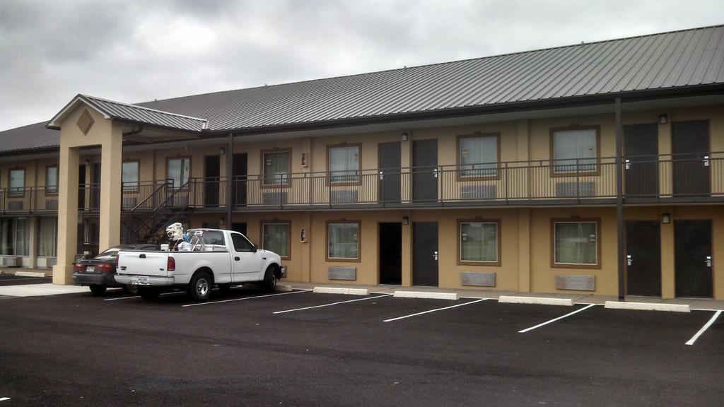 Relax Inn Heth Shell Lake Exterior foto