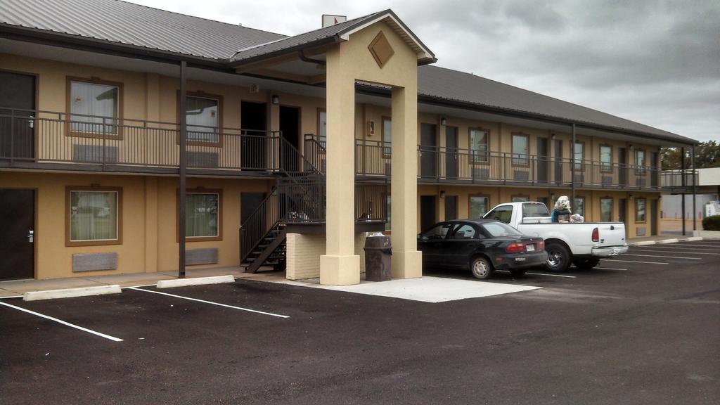 Relax Inn Heth Shell Lake Exterior foto